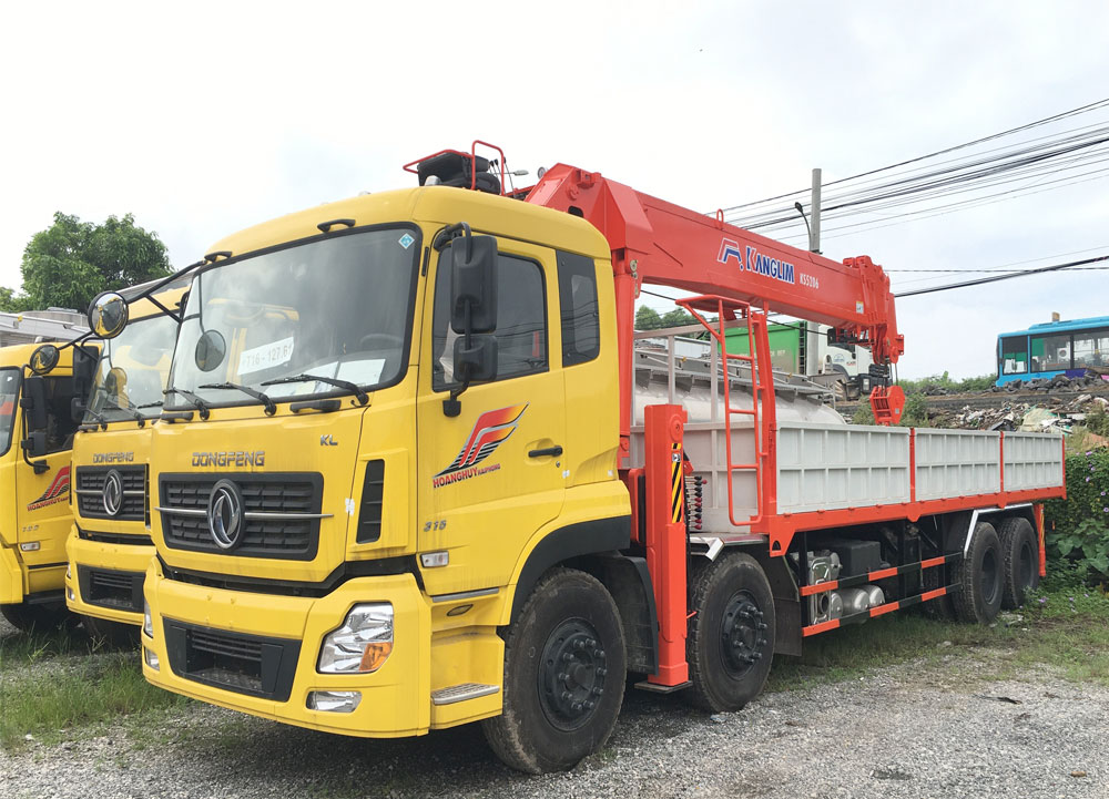 Xe tải Dongfeng gắn cẩu tự hành cần trục cứng
