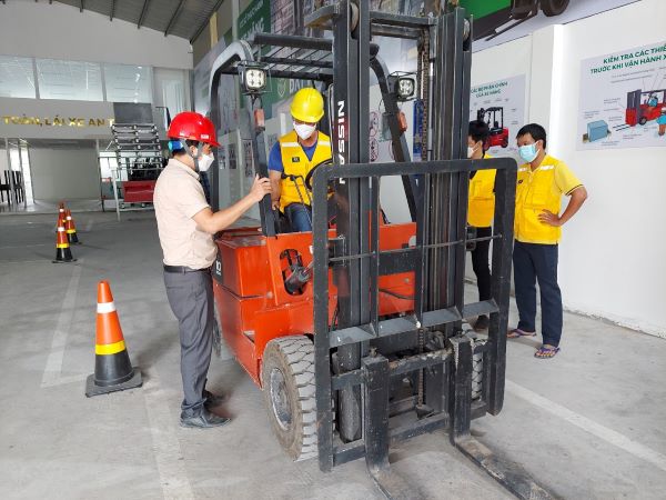 Một vài thông tin chung khi tham gia khóa học lái xe nâng cần nắm vững