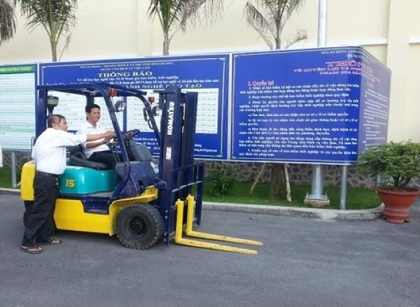 Mẫu chứng chỉ xe nâng có gì khác so với bằng lái xe nâng? Mẫu chứng chỉ xe nâng có gì khác so với bằng lái xe nâng?