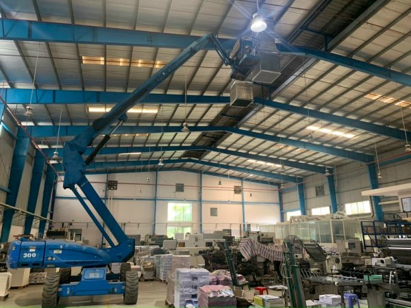 Các nguyên tắc vận hành xe nâng người trong nhà xưởng với tốc độ an toàn Các nguyên tắc vận hành xe nâng người trong nhà xưởng với tốc độ an toàn
